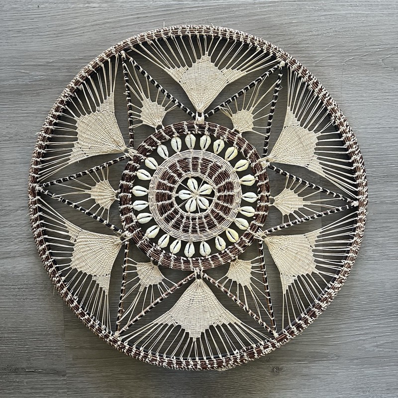 VTG Large Courie Shell Pattern Straw Woven Basket Wall Hanging Large 17.5” Round
