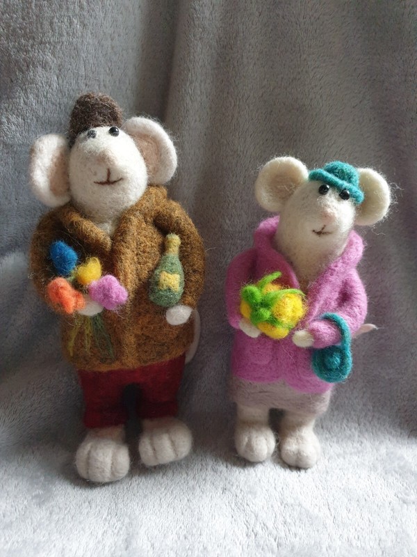 MRS AND MR MOUSE PARTY COUPLE NEEDLE FELTED HAND MADE PERFECT GIFT