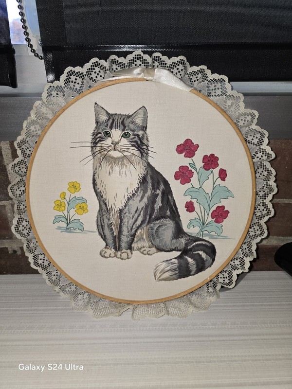 Vintage Embroidery Hoop 3D Cat Screen Print Wall Art Granny Cottage Decor