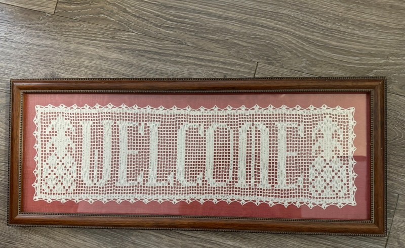 VTG Framed Filet Croshet «Welcome» Lace Wall Art Farmhouse Cottagecore 24″x10″
