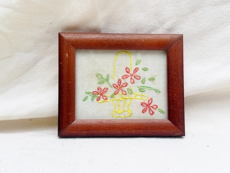 VINTAGE FRAMED HOMEMADE NEEDLEWORK ART WORK