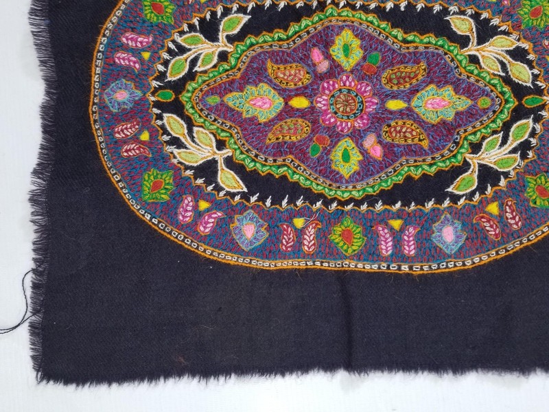 Vintage Traditional Kashmiri Handwoven Floral Motif Panel 46x45cm gallery