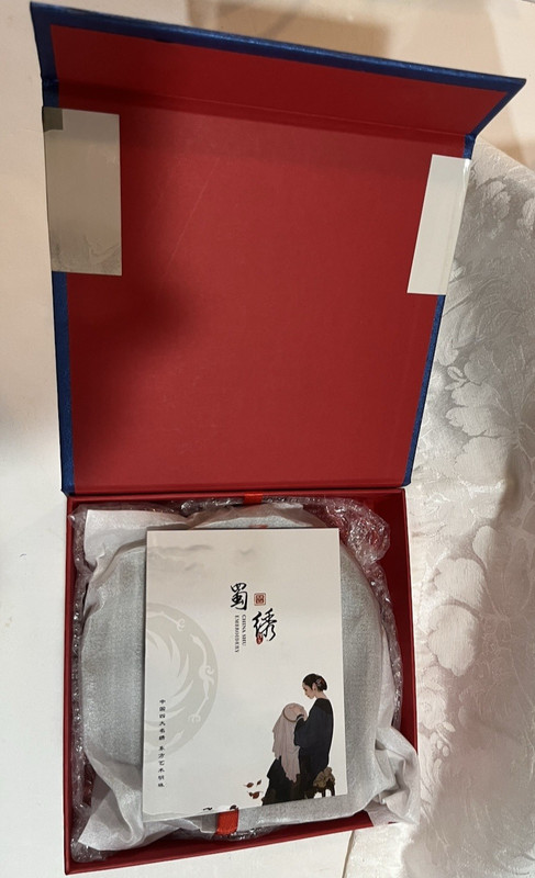 China Shu Embroidery Panda Double Sided Round Frame with Box gallery