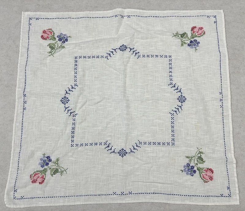 Vintage Hand-Embroidered Dresser Scarf Table Topper White Floral Cottagecore