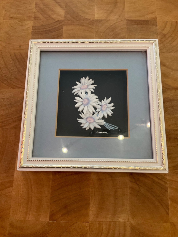 PRETTY RAISED FLOWER PICTURE IN WHITE FRAME