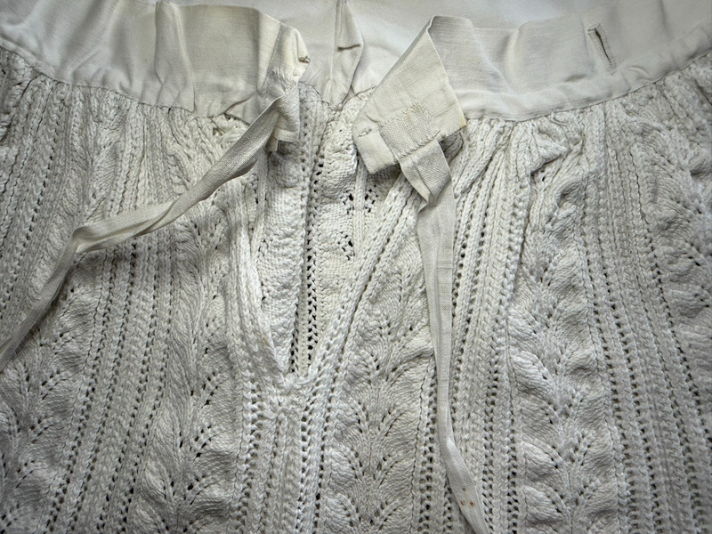 ANTIQUE LINEN - KNITTED GIRL'S SKIRT - in cotton - circa 1900 gallery