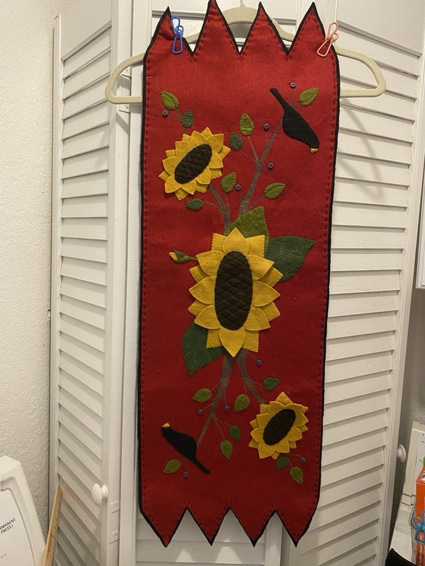 TENDER HEART TREASURES “Wool Felt Sunflower w/Crow Runner” 12x35” Rust/Gold NWOT