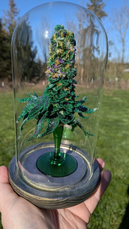 Marijuana Sculpture Made Of Embroidery Thread Intergalactic Space Nugw/Cloche