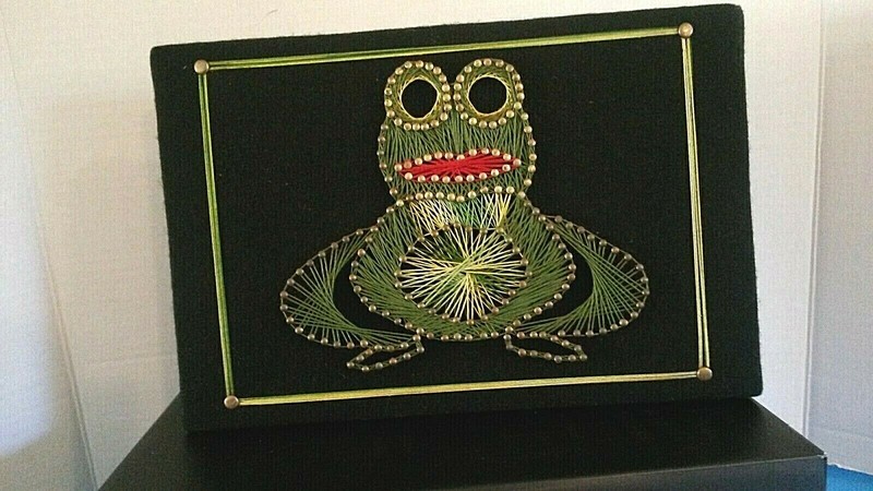1977 Happy Green Frog Vntg Midcent Handcrafted String Art Wall Art Artwork OOOE