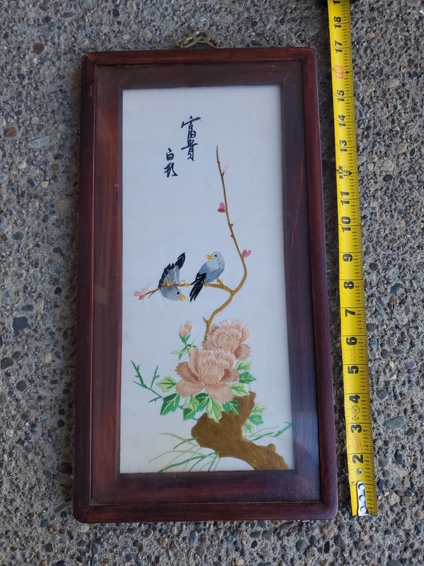 VINTAGE CHINESE EMBROIDERED SILK NEEDLEWORK PICTURE NICE WOODEN FRAME. BIRDS