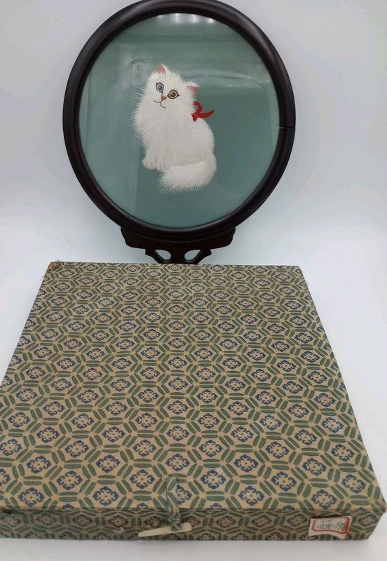 Double Sided Silk Embroidery White Cat Picture 8″ Chinese Art Boxed No Stand Vtg