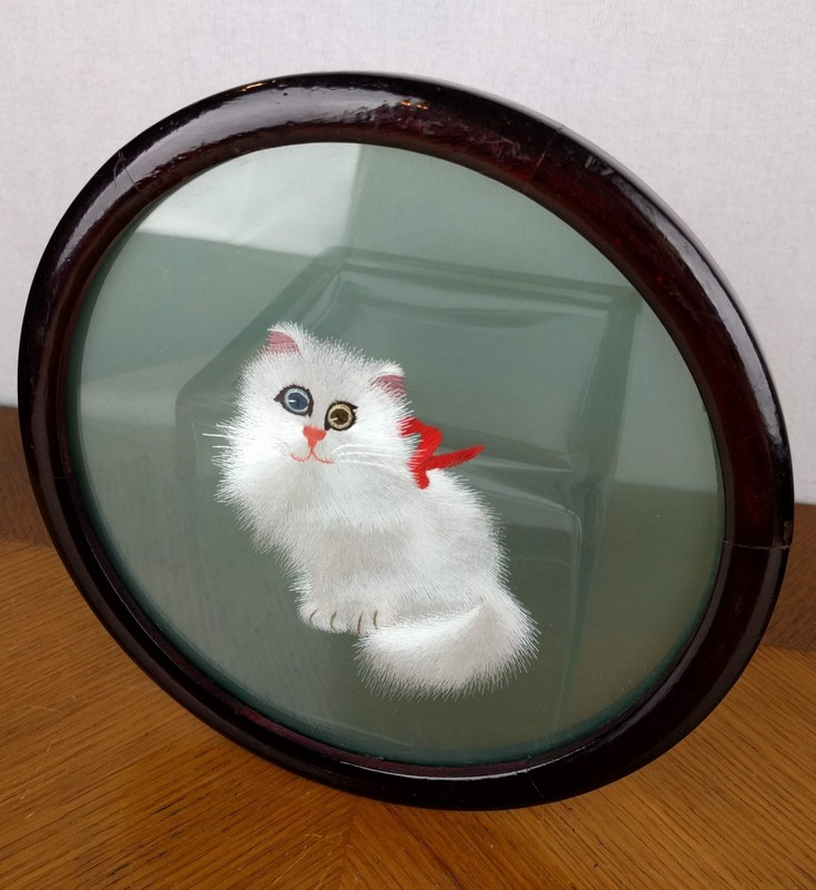 Double Sided Silk Embroidery White Cat Picture 8″ Handmade Chinese Art Gift